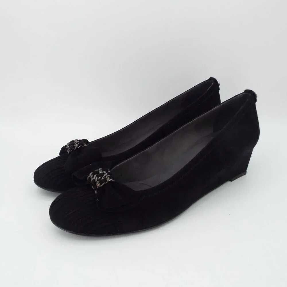 Stuart Weitzman Pleats Black Suede Wedge with Chain Bow Size 10N Narrow - Picture 5 of 16